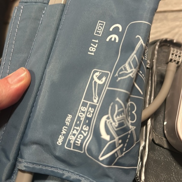 A&D Life Source BP Reader monitor machine and Cuff - Picture 4 of 4